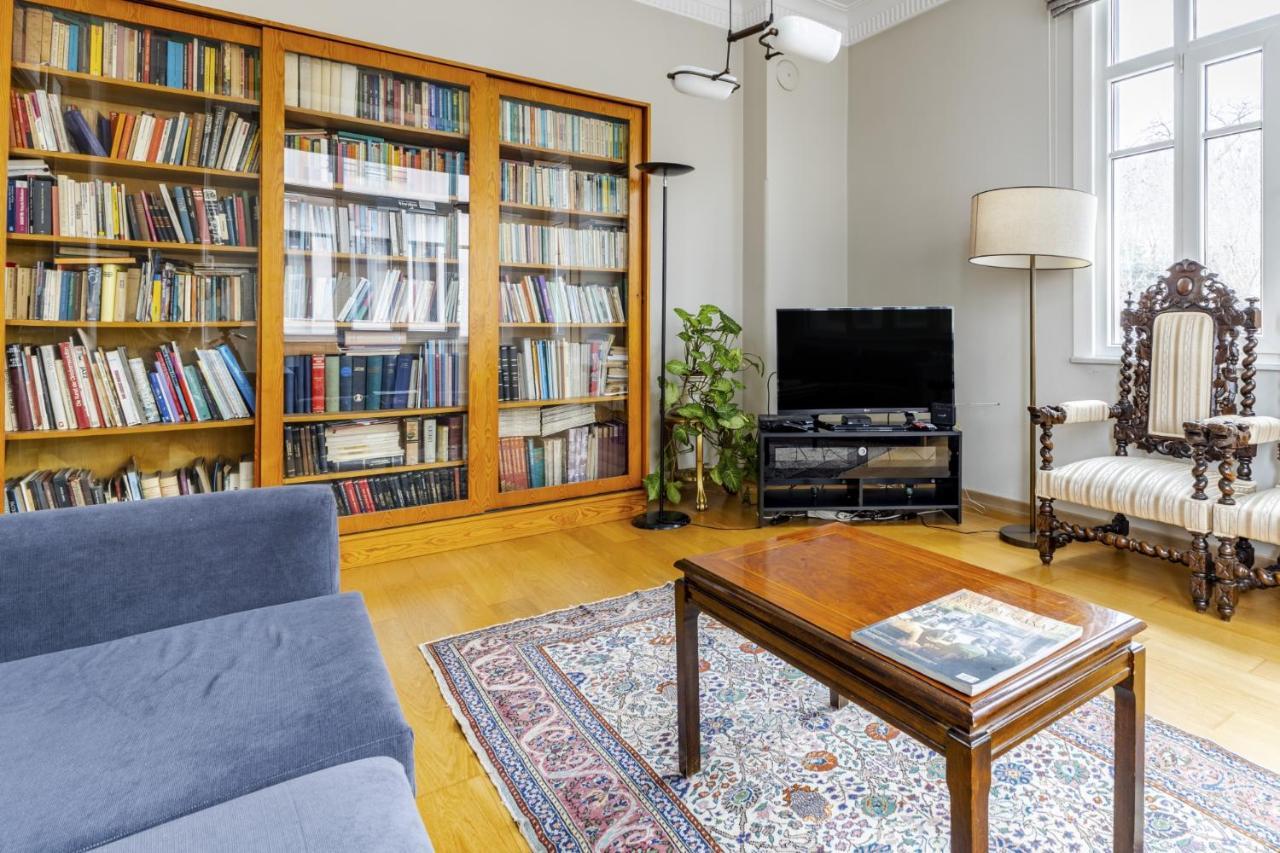 Flat With Balcony And Bosphorus View In Beyoglu Appartement Istanboel Buitenkant foto