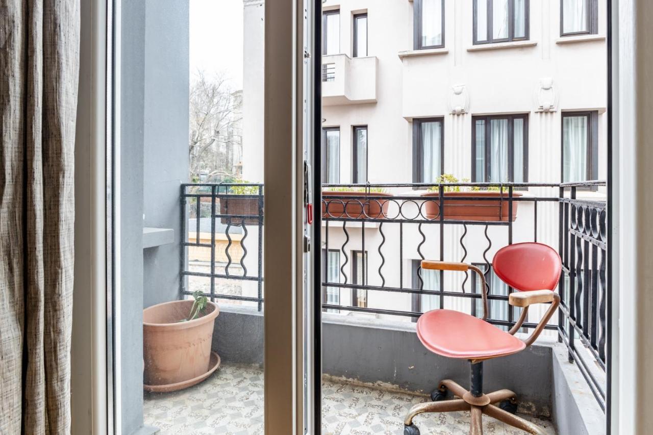 Flat With Balcony And Bosphorus View In Beyoglu Appartement Istanboel Buitenkant foto